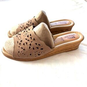 NWOT Spring Step Estella slide Leather sandals Beige Wedge Sandals SZ 10 Euro 41